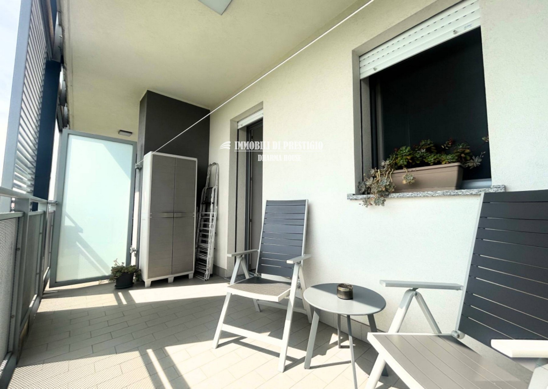MILANO CASCINA MERLATA, VENDITA TRILOCALE CON TERRAZZO E BOX