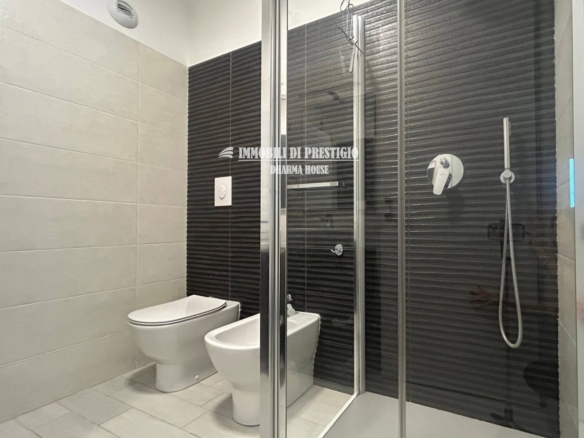 MILANO CASCINA MERLATA, VENDITA TRILOCALE CON TERRAZZO E BOX