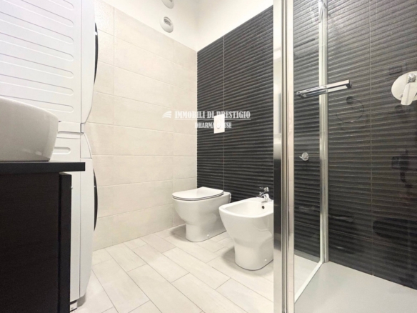 MILANO CASCINA MERLATA, VENDITA TRILOCALE CON TERRAZZO E BOX