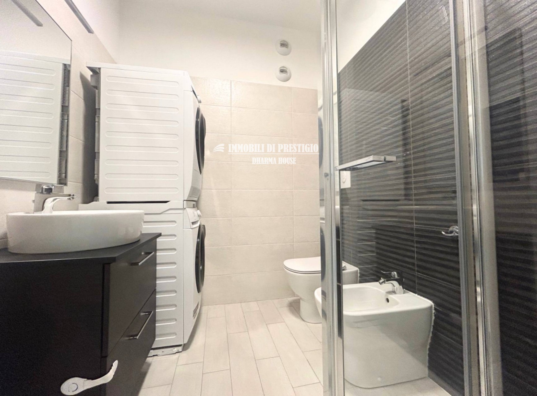 MILANO CASCINA MERLATA, VENDITA TRILOCALE CON TERRAZZO E BOX
