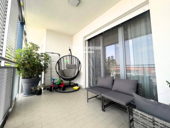 MILANO CASCINA MERLATA, VENDITA TRILOCALE CON TERRAZZO E BOX