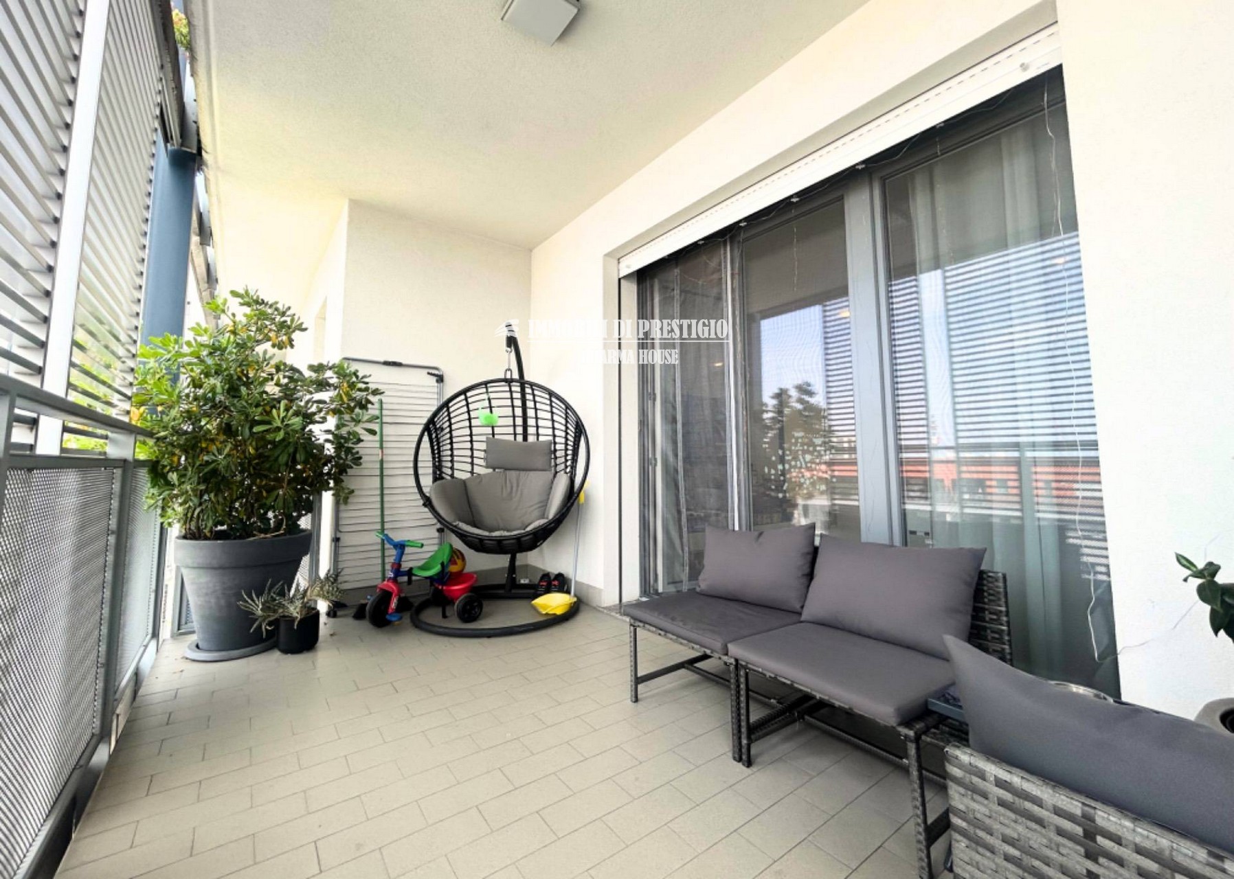 MILANO CASCINA MERLATA, VENDITA TRILOCALE CON TERRAZZO E BOX