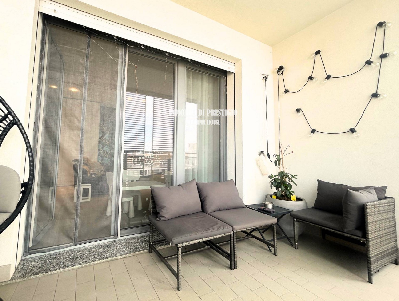 MILANO CASCINA MERLATA, VENDITA TRILOCALE CON TERRAZZO E BOX