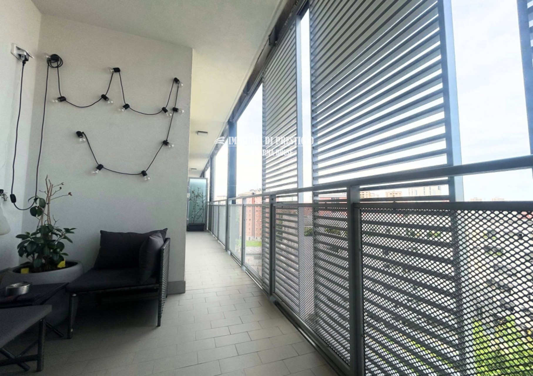 MILANO CASCINA MERLATA, VENDITA TRILOCALE CON TERRAZZO E BOX