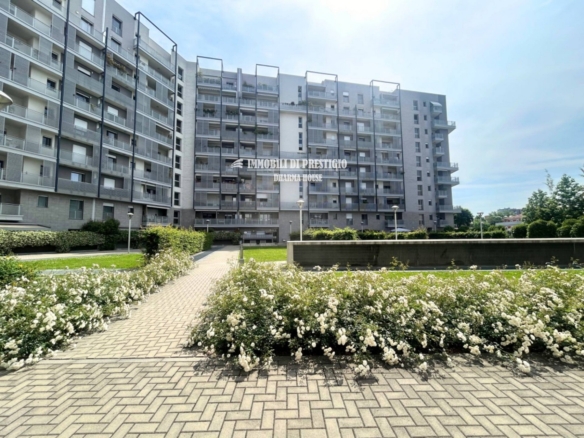 MILANO CASCINA MERLATA, VENDITA TRILOCALE CON TERRAZZO E BOX
