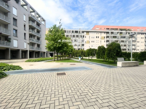 MILANO CASCINA MERLATA, VENDITA TRILOCALE CON TERRAZZO E BOX