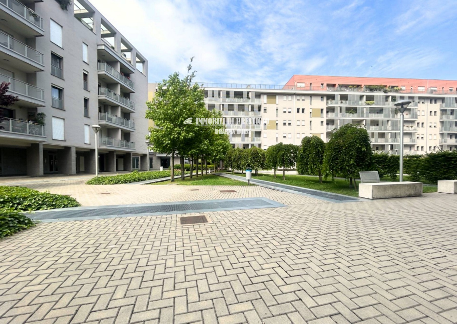 MILANO CASCINA MERLATA, VENDITA TRILOCALE CON TERRAZZO E BOX