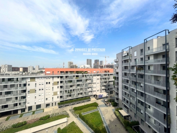 MILANO CASCINA MERLATA, VENDITA TRILOCALE CON TERRAZZO E BOX