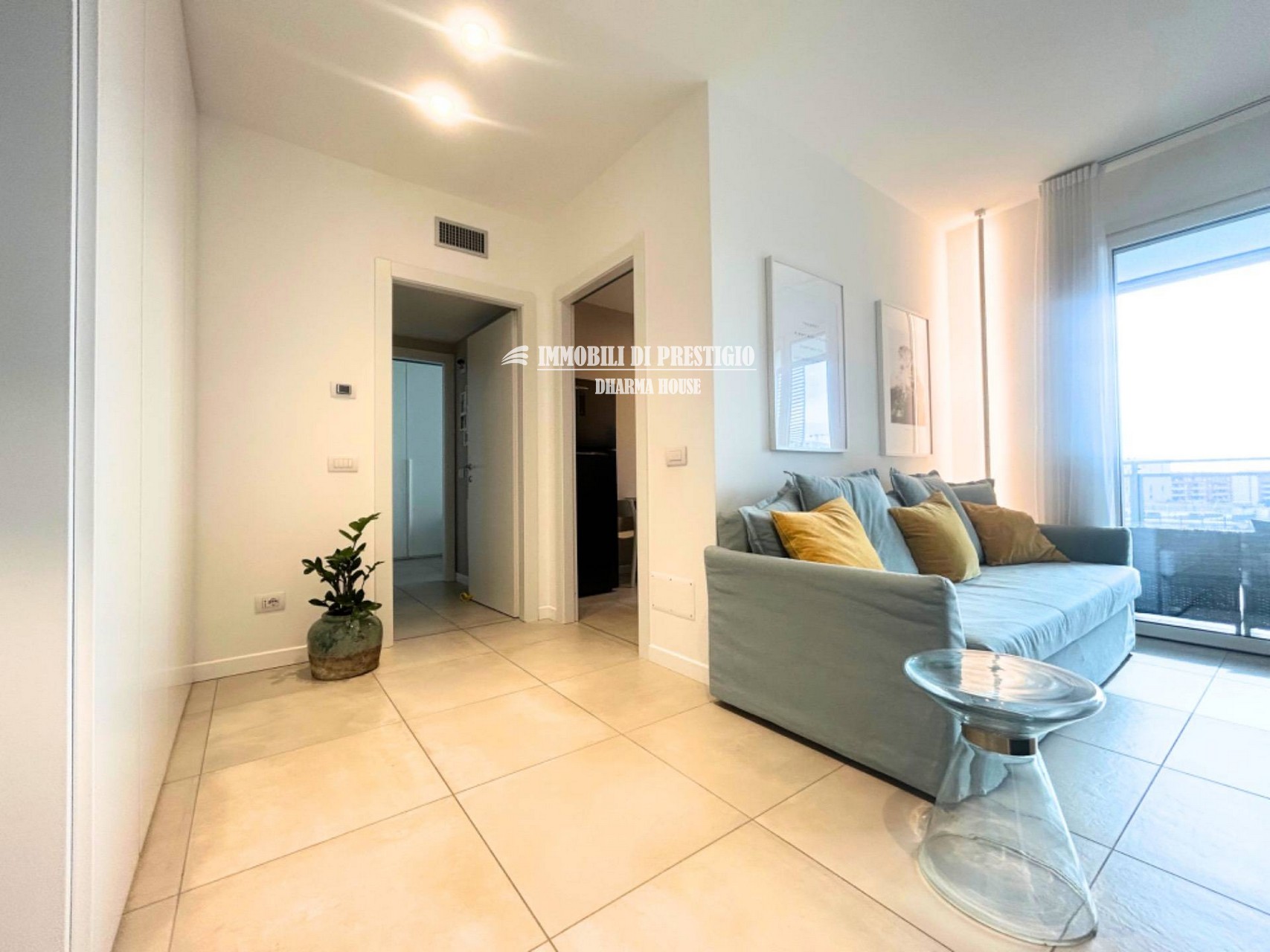 MILANO CASCINA MERLATA, VENDITA TRILOCALE CON TERRAZZO E BOX