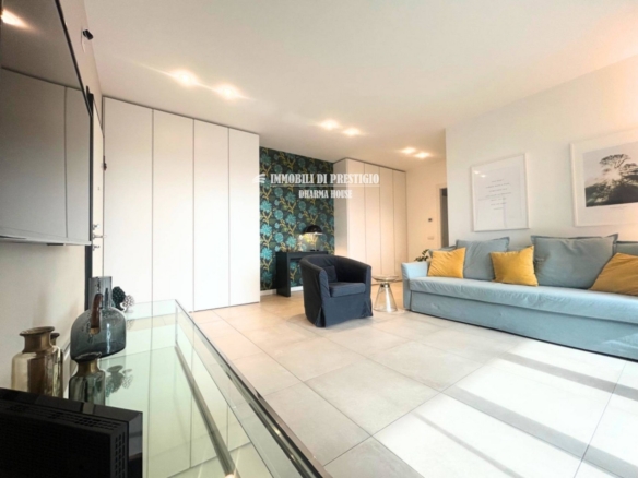 MILANO CASCINA MERLATA, VENDITA TRILOCALE CON TERRAZZO E BOX