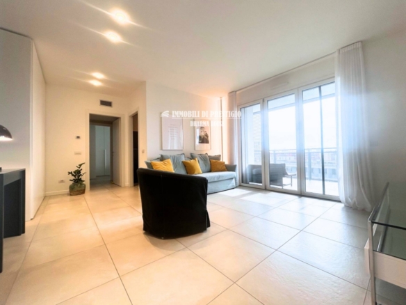 MILANO CASCINA MERLATA, VENDITA TRILOCALE CON TERRAZZO E BOX