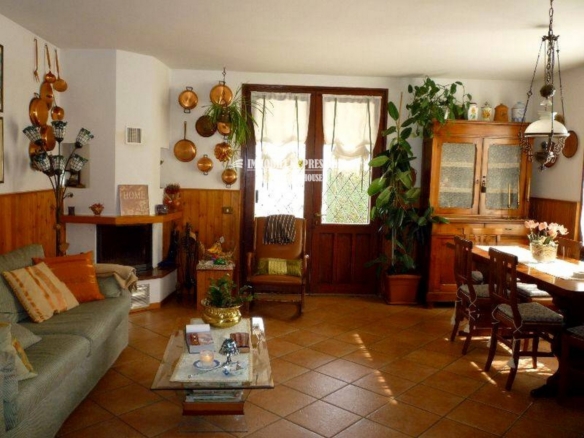 VIGANO’, VENDITA VILLA SINGOLA CON GIARDINO E PISCINA