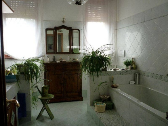 VIGANO’, VENDITA VILLA SINGOLA CON GIARDINO E PISCINA