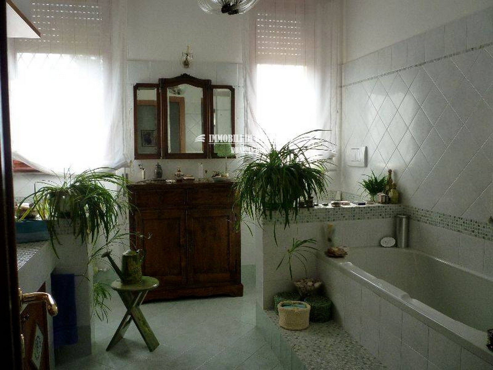 ap-viganò17 VIGANO’, VENDITA VILLA SINGOLA CON GIARDINO E PISCINA