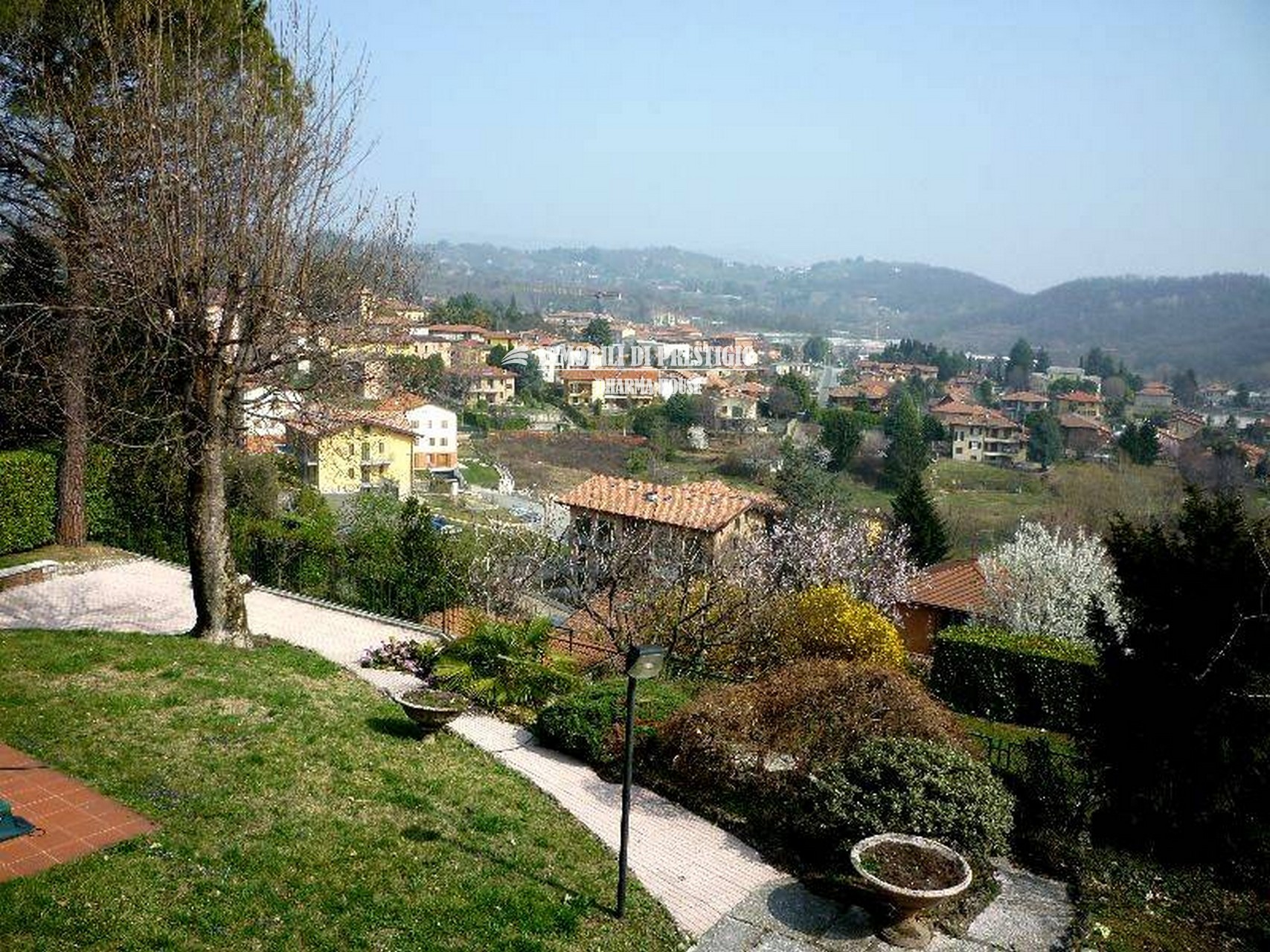 ap-viganò18 VIGANO’, VENDITA VILLA SINGOLA CON GIARDINO E PISCINA