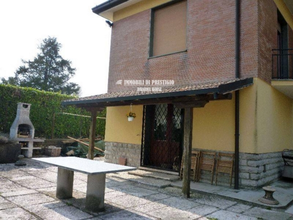 VIGANO’, VENDITA VILLA SINGOLA CON GIARDINO E PISCINA
