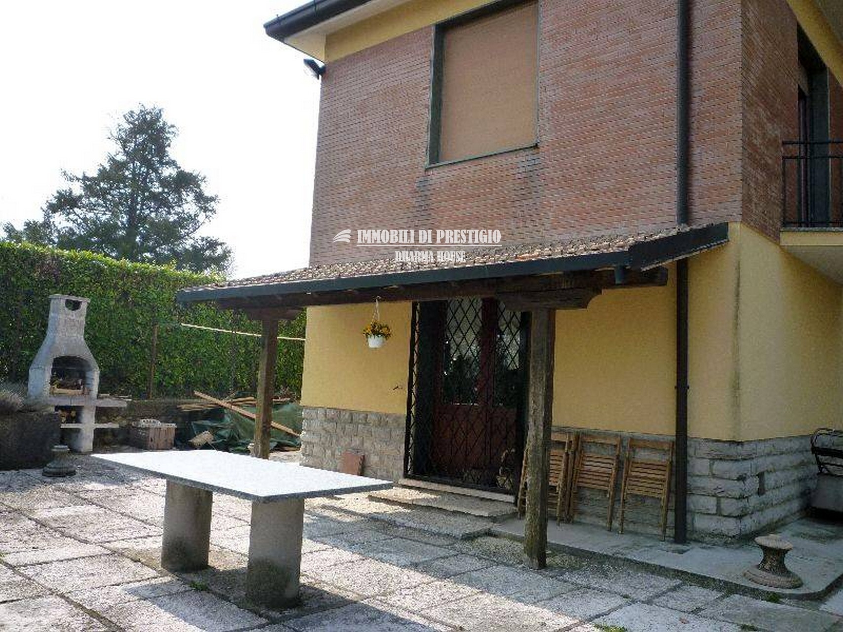 ap-viganò23 VIGANO’, VENDITA VILLA SINGOLA CON GIARDINO E PISCINA