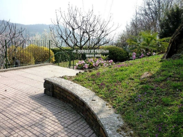 VIGANO’, VENDITA VILLA SINGOLA CON GIARDINO E PISCINA