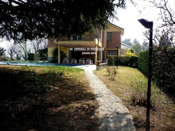 VIGANO’, VENDITA VILLA SINGOLA CON GIARDINO E PISCINA
