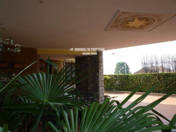 VIGANO’, VENDITA VILLA SINGOLA CON GIARDINO E PISCINA