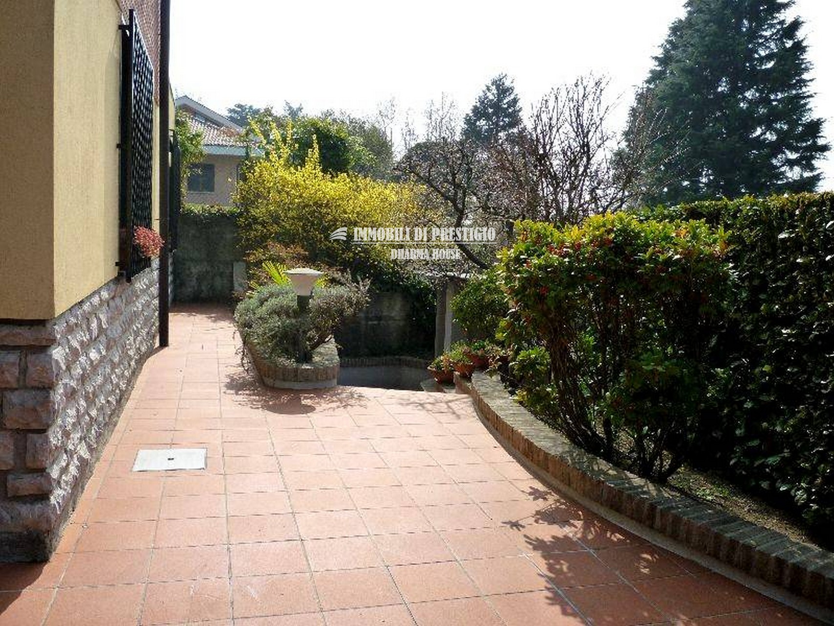 ap-viganò30 VIGANO’, VENDITA VILLA SINGOLA CON GIARDINO E PISCINA
