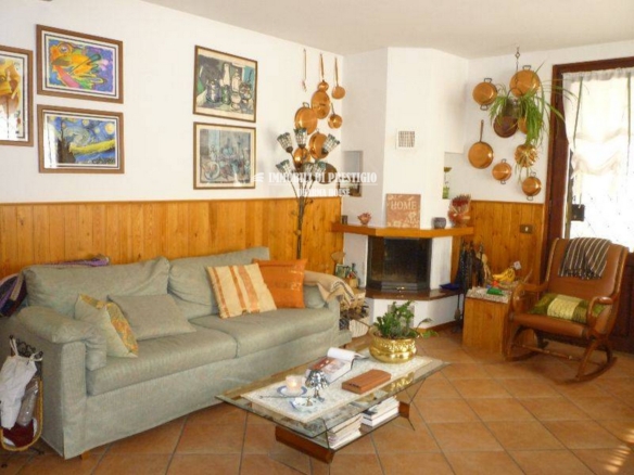 VIGANO’, VENDITA VILLA SINGOLA CON GIARDINO E PISCINA