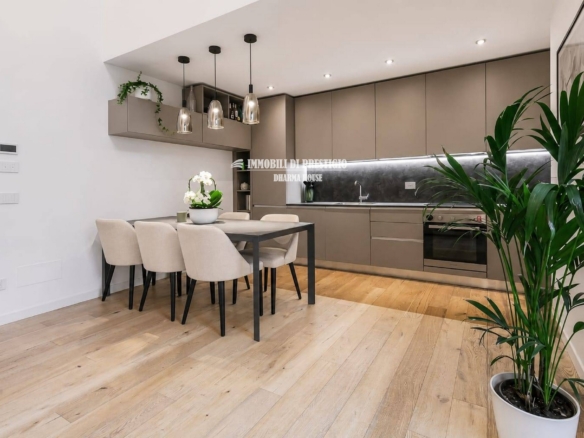 MILANO VALPARAISO, VENDITA TRILOCALE CON GIARDINO E BOX