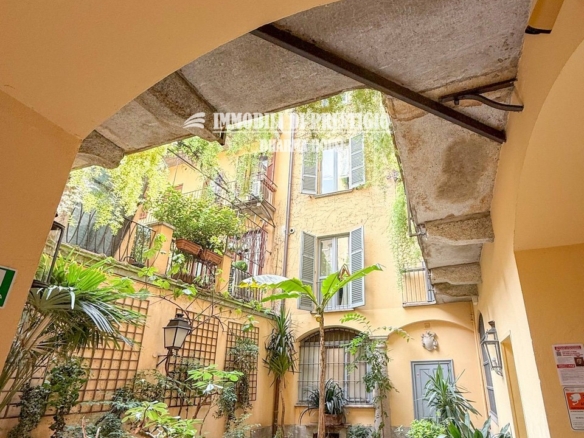 MILANO BRERA, VENDITA APPARTAMENTO SIGNORILE CON BALCONI