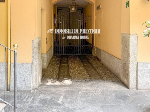 MILANO BRERA, VENDITA APPARTAMENTO SIGNORILE CON BALCONI