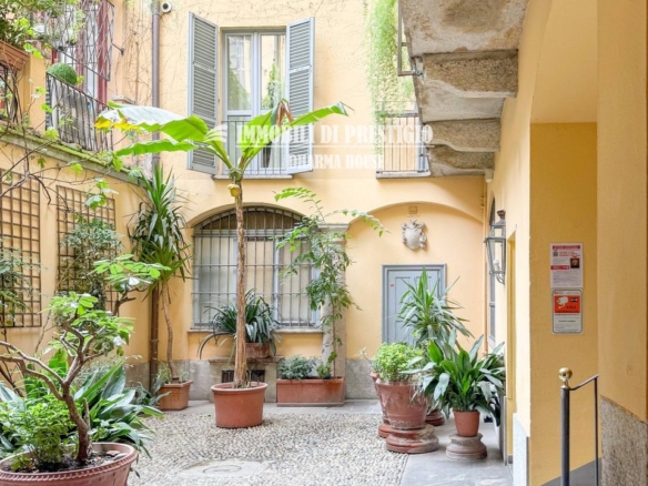 MILANO BRERA, VENDITA APPARTAMENTO SIGNORILE CON BALCONI
