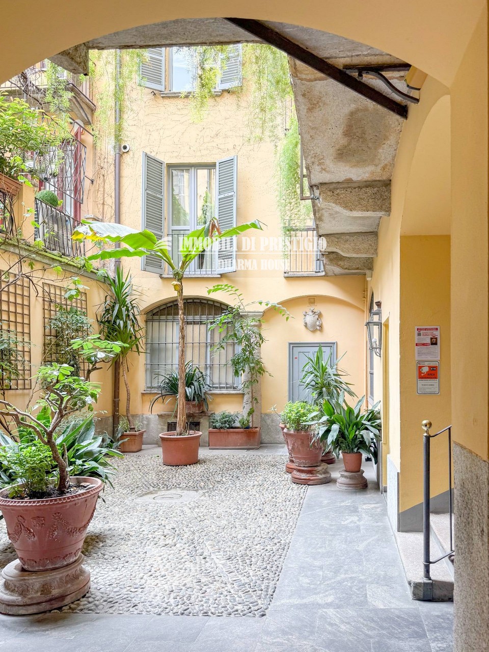 sb-brera19 MILANO BRERA, VENDITA APPARTAMENTO SIGNORILE CON BALCONI
