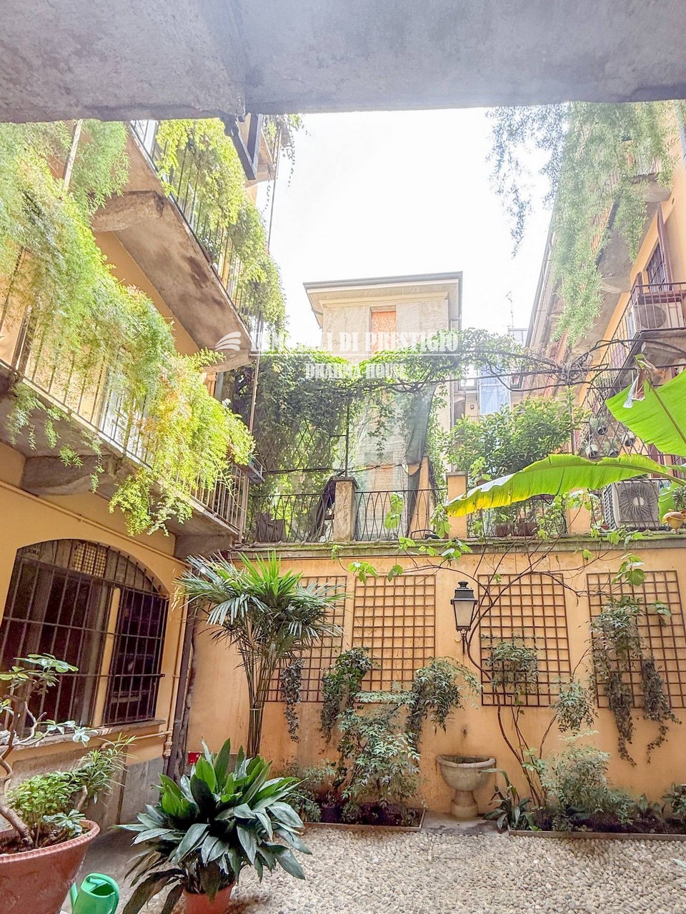 sb-brera2 MILANO BRERA, VENDITA APPARTAMENTO SIGNORILE CON BALCONI
