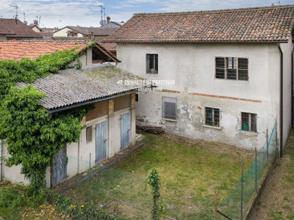 RISERVATA CASCINA LOMBARDA A CORTE CHIUSA
