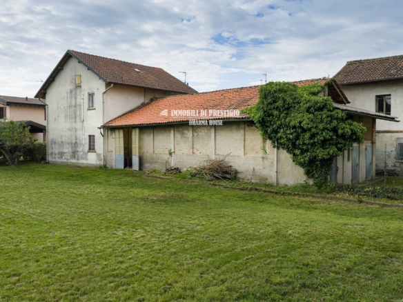 RISERVATA CASCINA LOMBARDA A CORTE CHIUSA