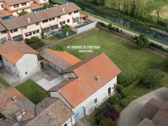 RISERVATA CASCINA LOMBARDA A CORTE CHIUSA