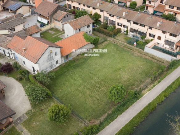RISERVATA CASCINA LOMBARDA A CORTE CHIUSA