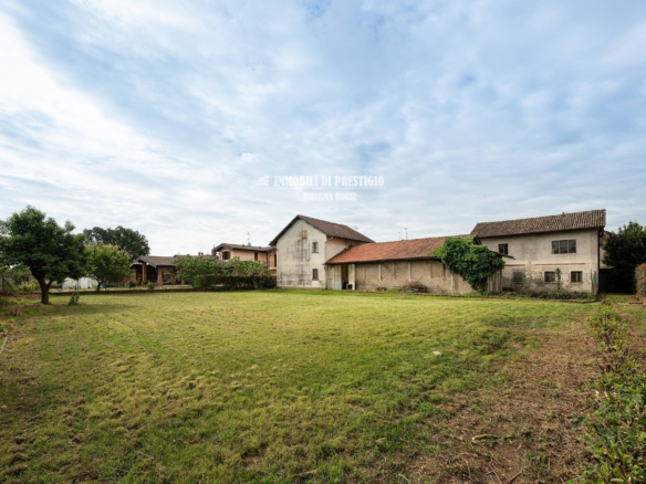 RISERVATA CASCINA LOMBARDA A CORTE CHIUSA