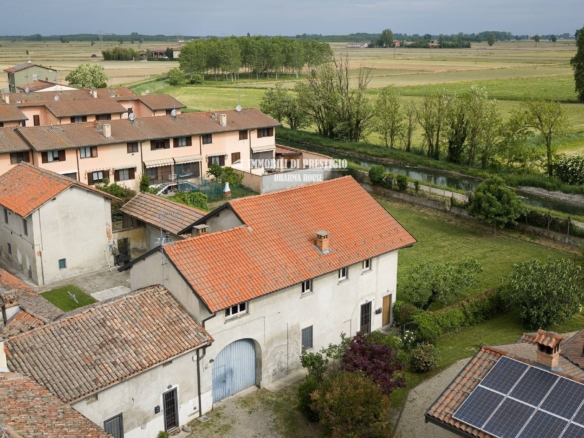 RISERVATA CASCINA LOMBARDA A CORTE CHIUSA