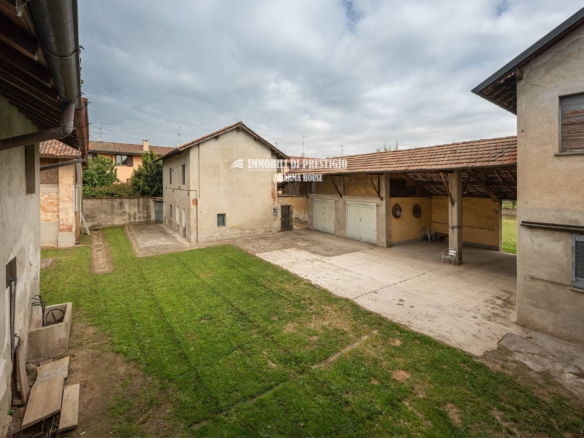 RISERVATA CASCINA LOMBARDA A CORTE CHIUSA