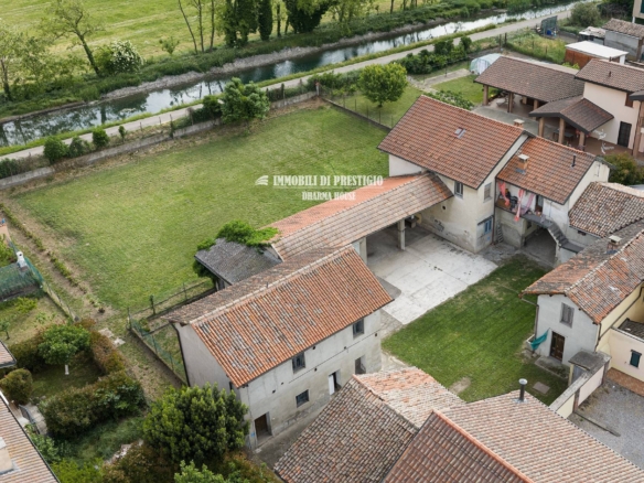 RISERVATA CASCINA LOMBARDA A CORTE CHIUSA