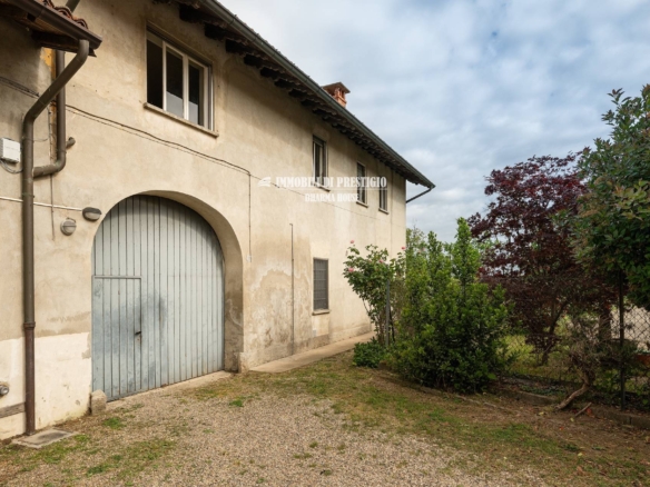 RISERVATA CASCINA LOMBARDA A CORTE CHIUSA