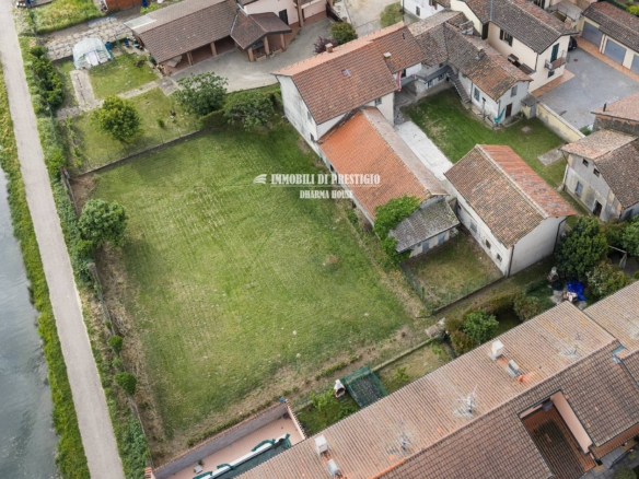 RISERVATA CASCINA LOMBARDA A CORTE CHIUSA