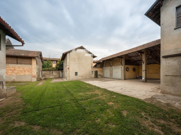 RISERVATA CASCINA LOMBARDA A CORTE CHIUSA