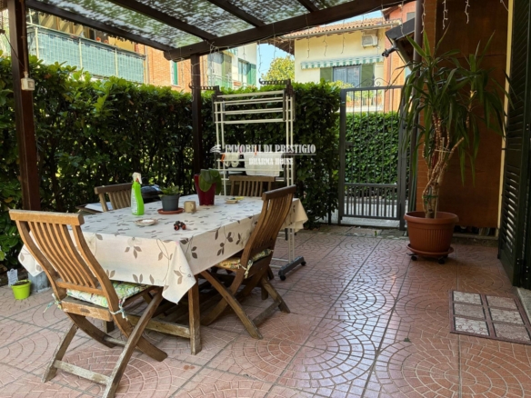 CORBETTA, VENDITA QUADRILOCALE CON GIARDINO E TAVERNA