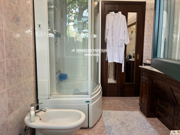 CORBETTA, VENDITA QUADRILOCALE CON GIARDINO E TAVERNA