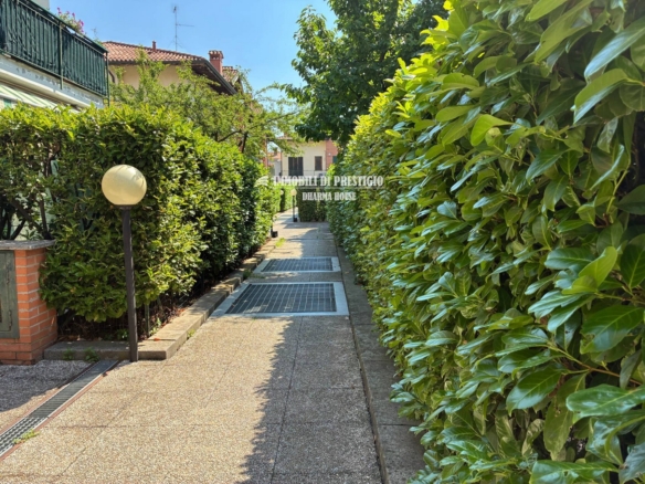CORBETTA, VENDITA QUADRILOCALE CON GIARDINO E TAVERNA