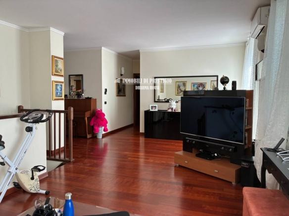 CORBETTA, VENDITA QUADRILOCALE CON GIARDINO E TAVERNA