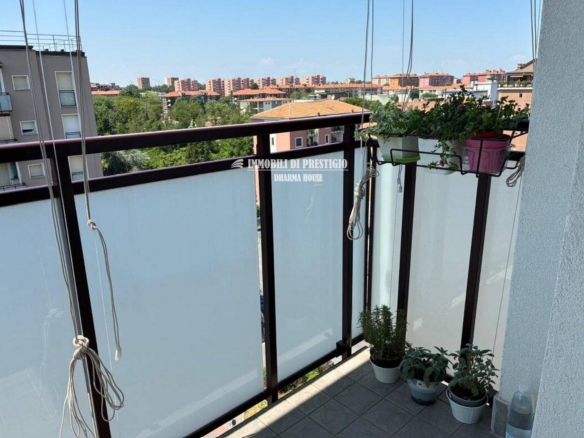 MILANO VIA GRAF, VENDITA QUADRILOCALE CON BALCONI