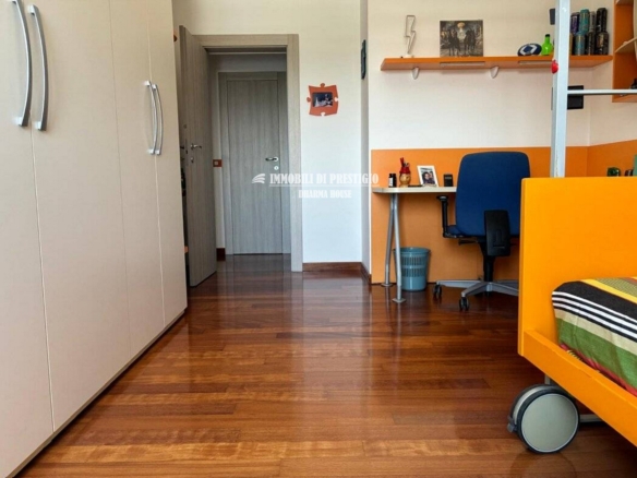 MILANO VIA GRAF, VENDITA QUADRILOCALE CON BALCONI