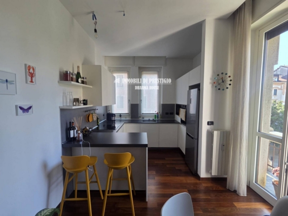 MILANO ISOLA, AFFITTO TRILOCALE FINEMENTE RISTRUTTURATO